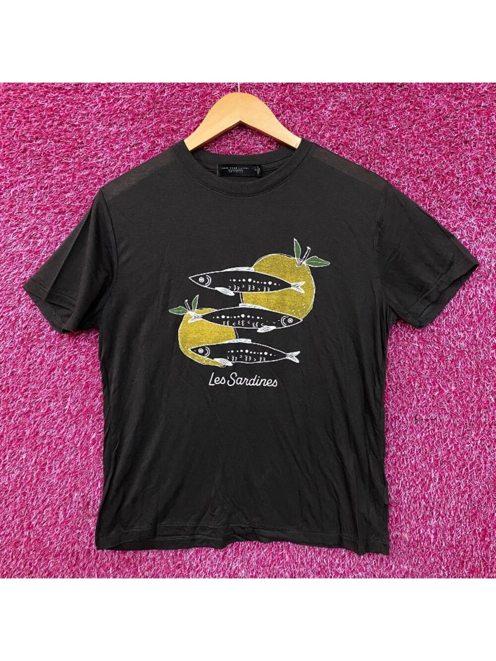 Junk Food Women's Les Sardines Vintage Style Tissue Tee Small